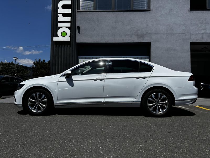 Volkswagen Passat (2022) Elegance 2.0 TDI (110 kW) AUT - fotka 6 z 18
