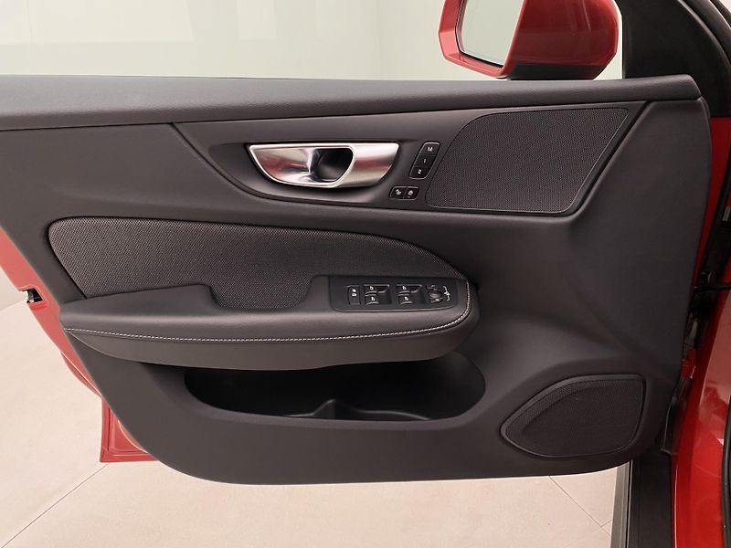Volvo V60 CC B5 AWD PLUS AUT REZERVACE - fotka 6 z 59