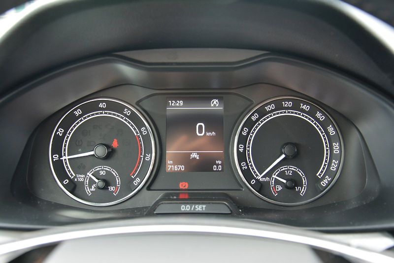 Škoda Kamiq (2022) 1.0 TSI 81 kW Ambition PLUS - fotka 10 z 23