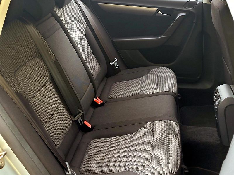 Volkswagen Passat 2,0TDi *SERV.KNIHA* PERFEKTNÍ  - fotka 25 z 48