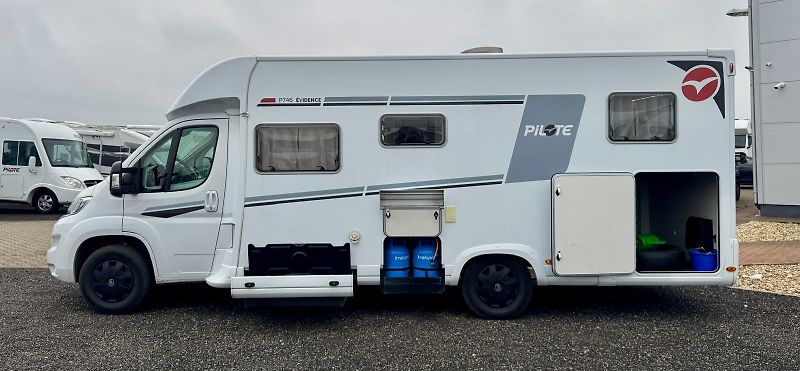 Pilote P746FGJ Évidence - fotka 3 z 32
