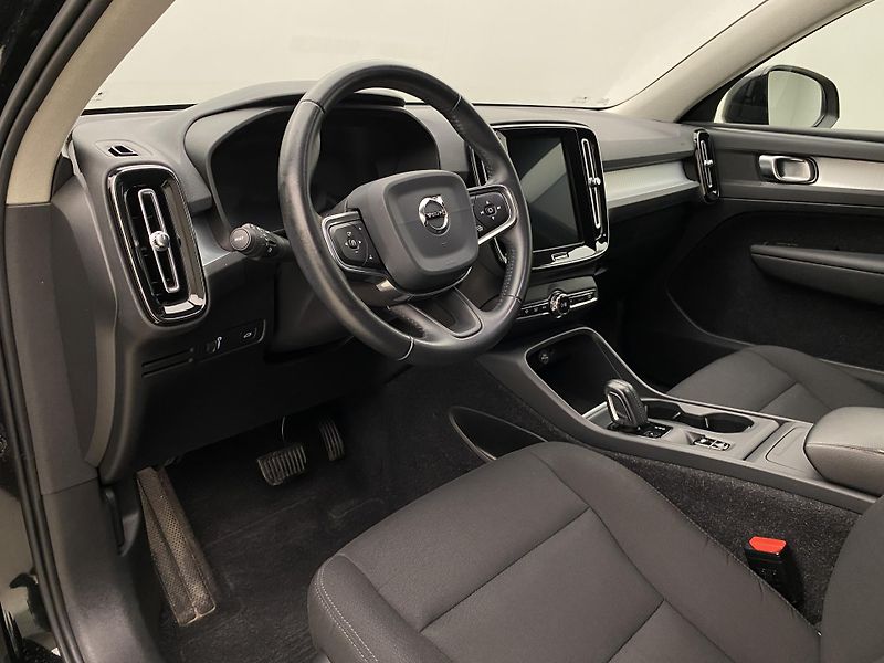 Volvo XC40 D3 AWD MOMENTUM AUT  - fotka 4 z 38