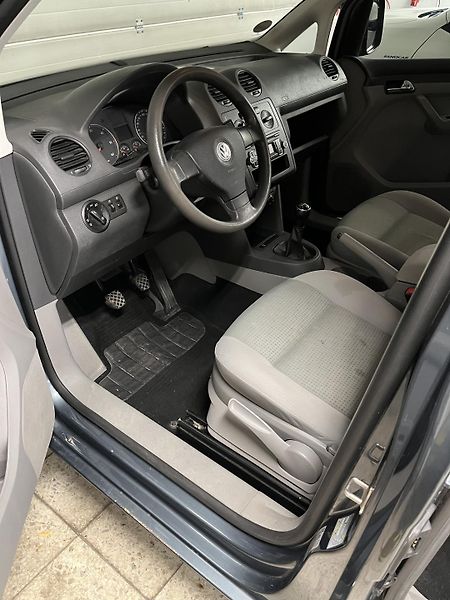 Volkswagen Caddy (2010) - fotka 18 z 20