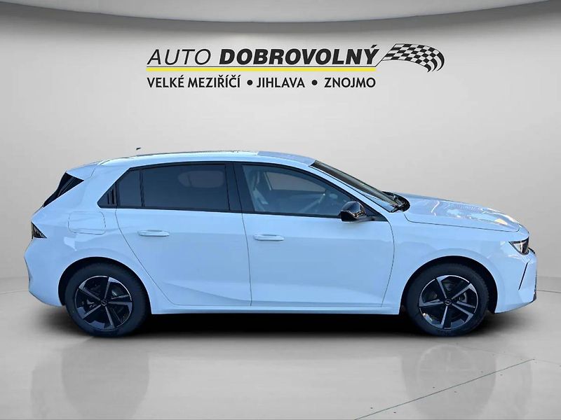 Opel Astra Edition HB 1.2 TURBO (96kW/130 - fotka 9 z 23