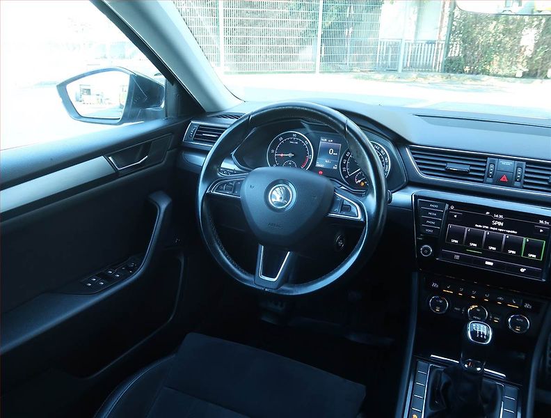 Škoda Superb (2016) Style Plus 2.0 TDI, Navi - fotka 7 z 26