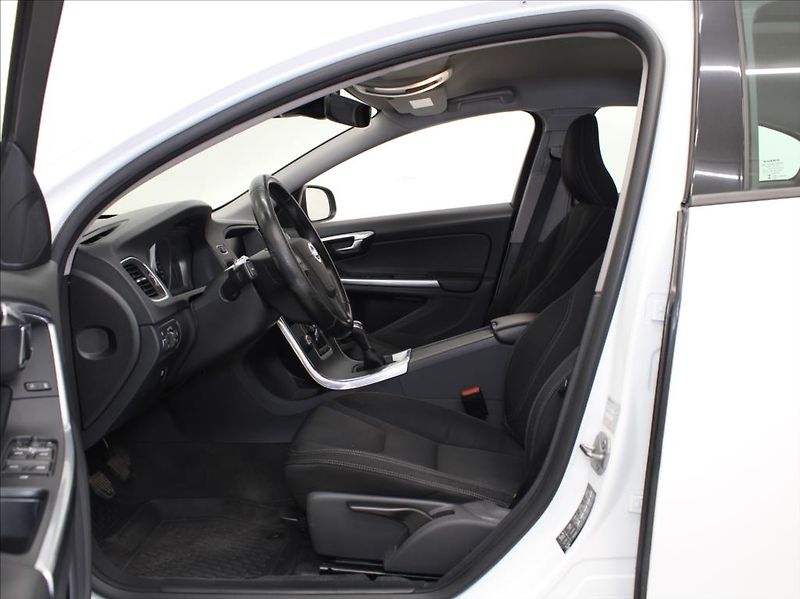 Volvo S60 2,0 D3 110kW MT NAVI Light ČR - fotka 6 z 19