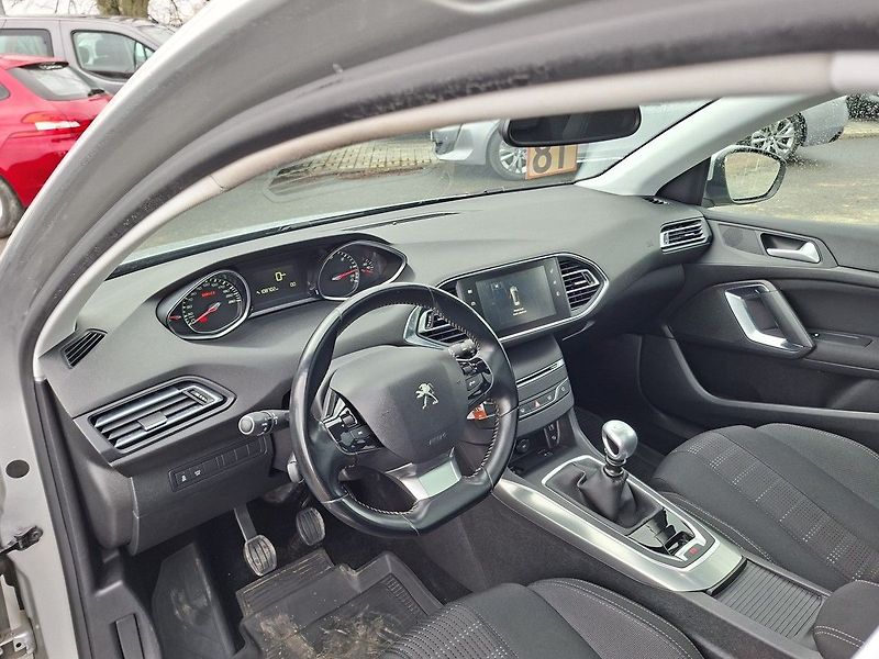 Peugeot 308 SW ALLURE 1,6 BHDi 120k M6 - fotka 13 z 26