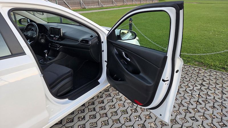 Hyundai i30 1.0 TGDI 120 Comfort, CZ, DPH - fotka 11 z 27