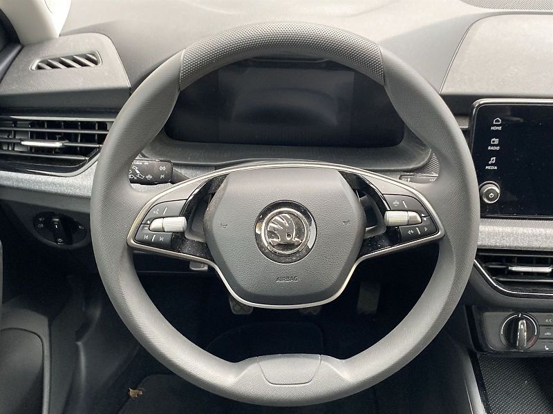 Škoda Scala (2024) 1.0 TSI Selection - fotka 6 z 32