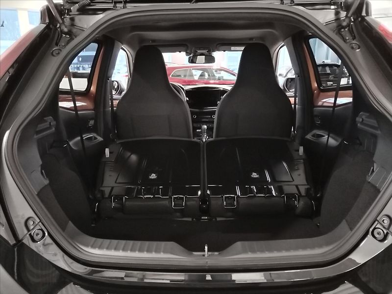 Toyota Aygo (2025) 1,5 HYBRID e-CVT 116 k  EXECUT - fotka 8 z 8