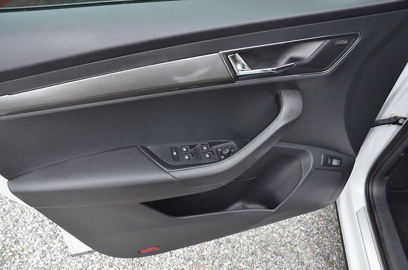 Škoda Karoq (2018) 1.6 TDi 85kW DSG STYLE /CANTON - fotka 20 z 41