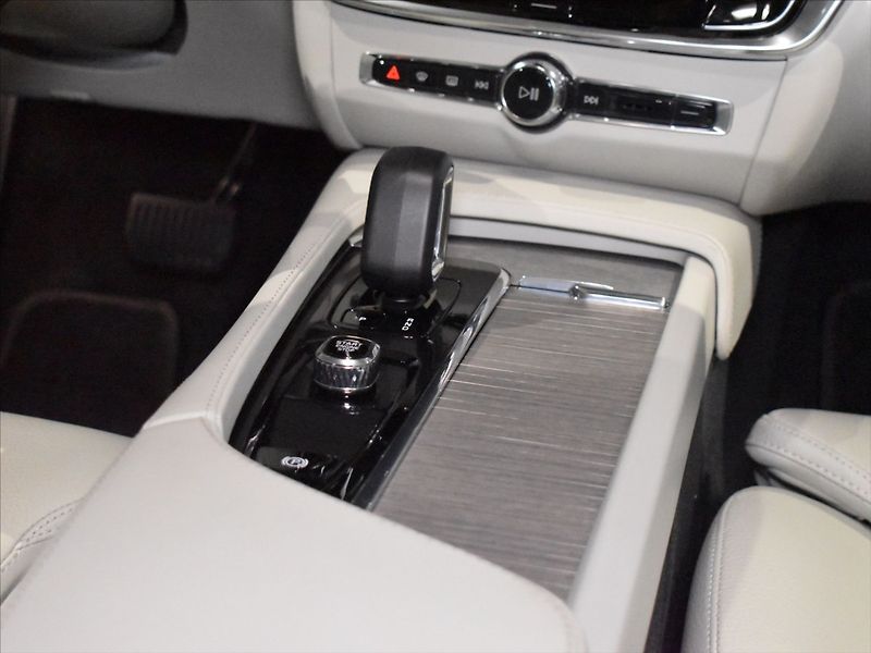 Volvo V90 2,0 B5 AWD Ultimate Pano,BLIS - fotka 16 z 30