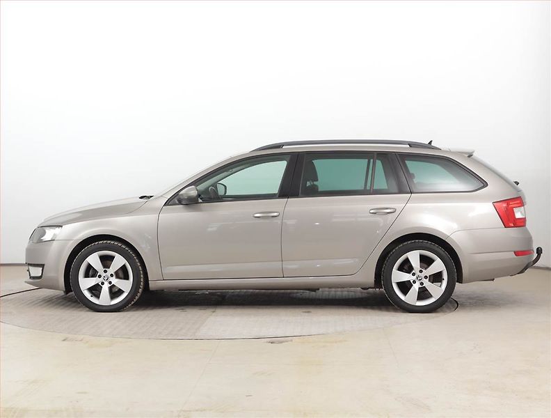 Škoda Octavia (2013) Elegance 1.4 TSI, Kůže, Navi - fotka 3 z 17
