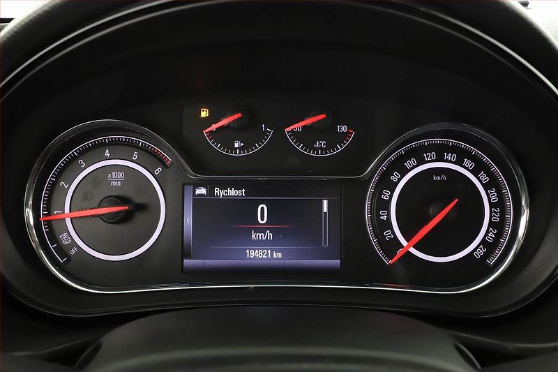 Opel Insignia (2016) 2.0 CDTI, Xenony, Tempomat - fotka 12 z 14
