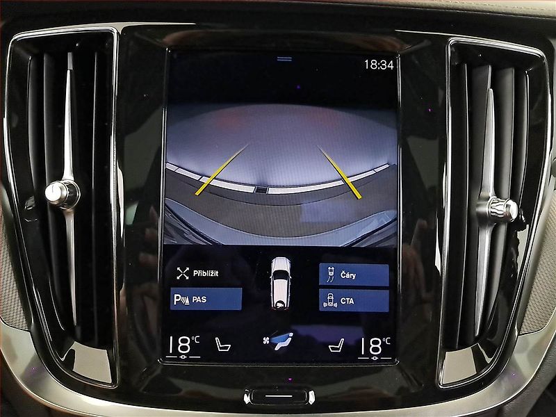 Volvo V60 (2021) R-Design T8 Twing Engine - fotka 13 z 27