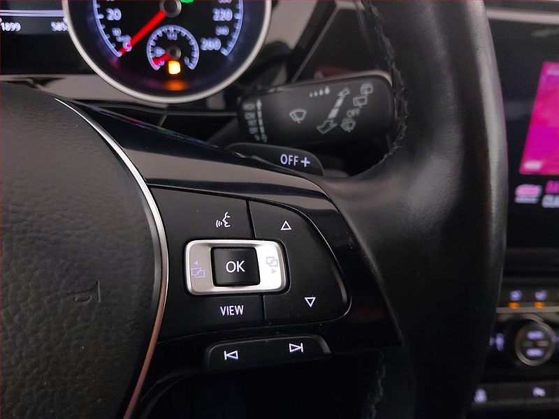Volkswagen Touran (2020) 1.5 TSI - fotka 17 z 22
