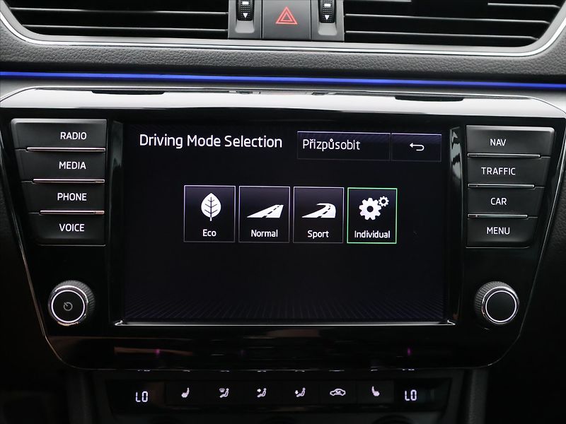 Škoda Superb 2,0 TDI 140kW 4x4 DSG Style CZ - fotka 25 z 34