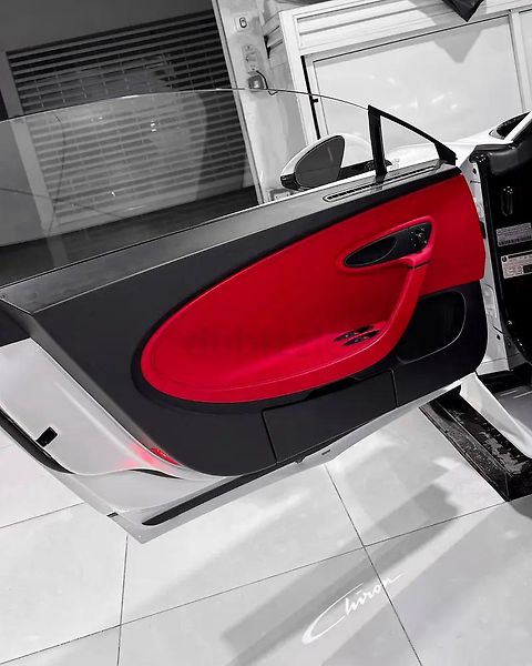 Bugatti Chiron (2019) Exkluzivní W16 sportovní edice - fotka 13 z 14