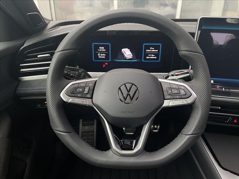 Volkswagen Passat (2025) 1,5 TSI 200 kW eHybrid  R-Line - fotka 10 z 16