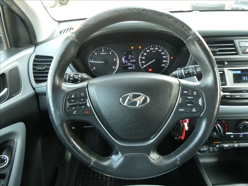 Hyundai i20 1,1 CRDi 1.majitel, webasto - fotka 30 z 43