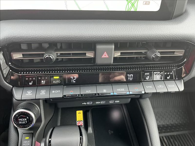 Toyota Land Cruiser 2,4 iFORCE MAX HEV Premium - fotka 29 z 37