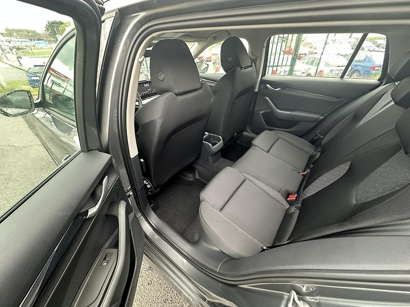 Škoda Octavia ESSENCE + dovýbava *130 - fotka 7 z 12
