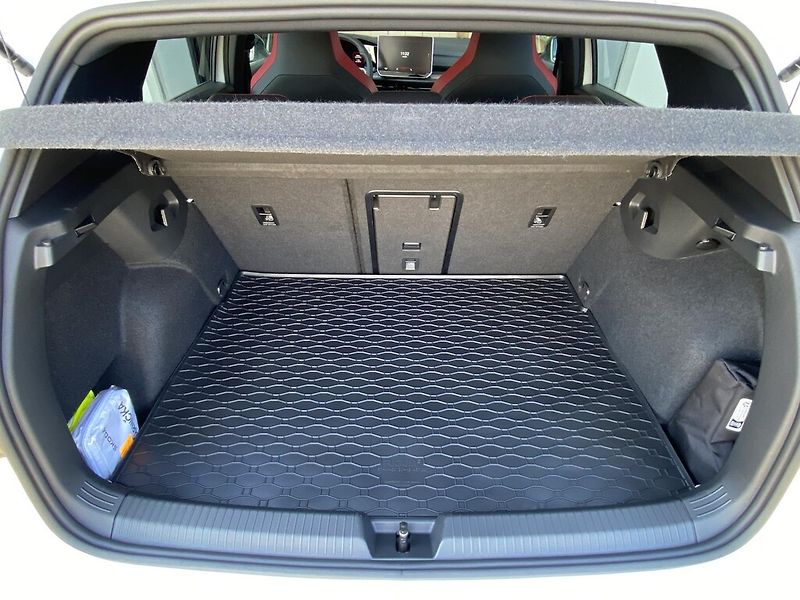 Volkswagen Golf 2,0 TSI 224 kW DSG Clubsport - fotka 25 z 29