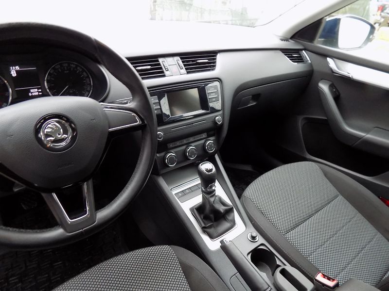 Škoda Octavia (2015) 1.4TSi/1.Maj.ČR/klimatizace/ - fotka 24 z 32
