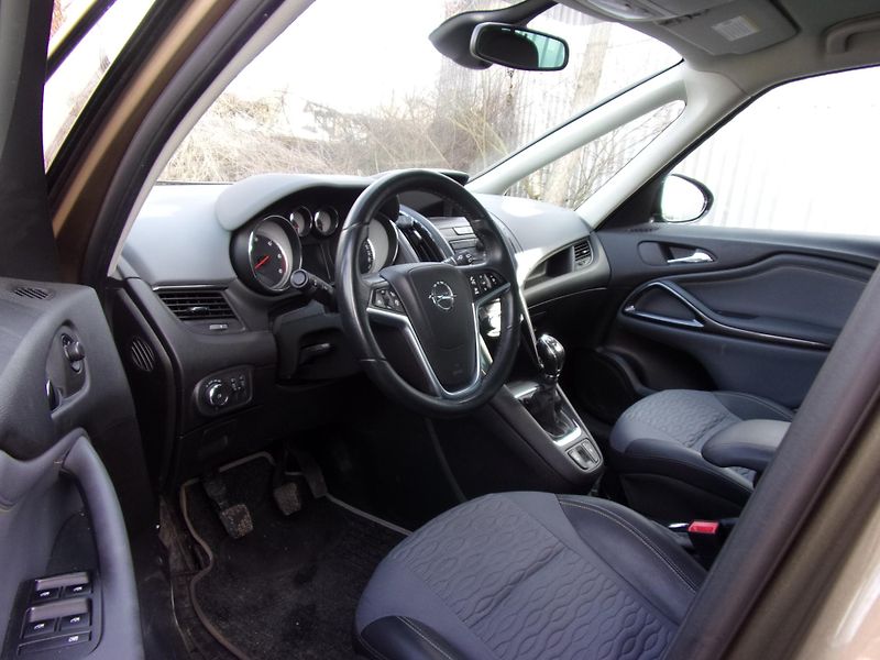 Opel Zafira (2014) 2.0CDTi96kW COSMO 7MÍST NEW ČR - fotka 10 z 10