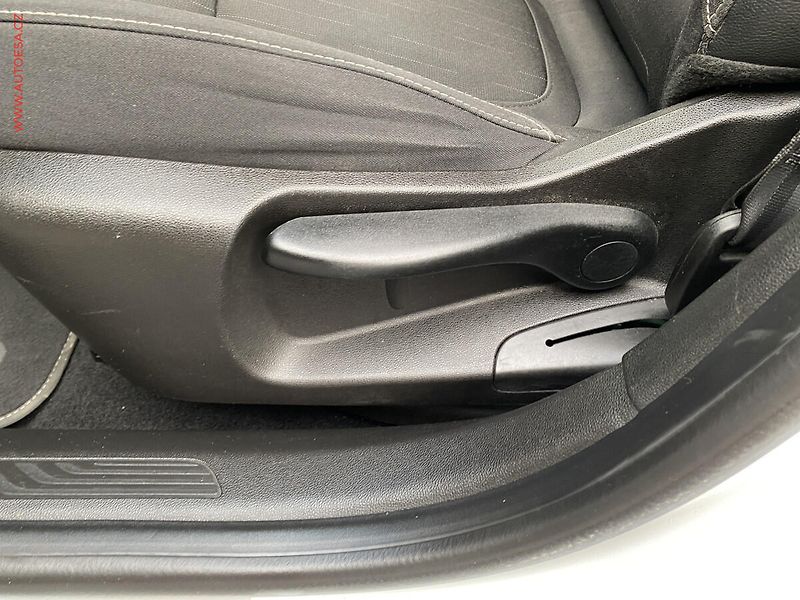 Renault Mégane (2019) 1.3 TCe, 2.maj,ČR, Limited - fotka 14 z 18
