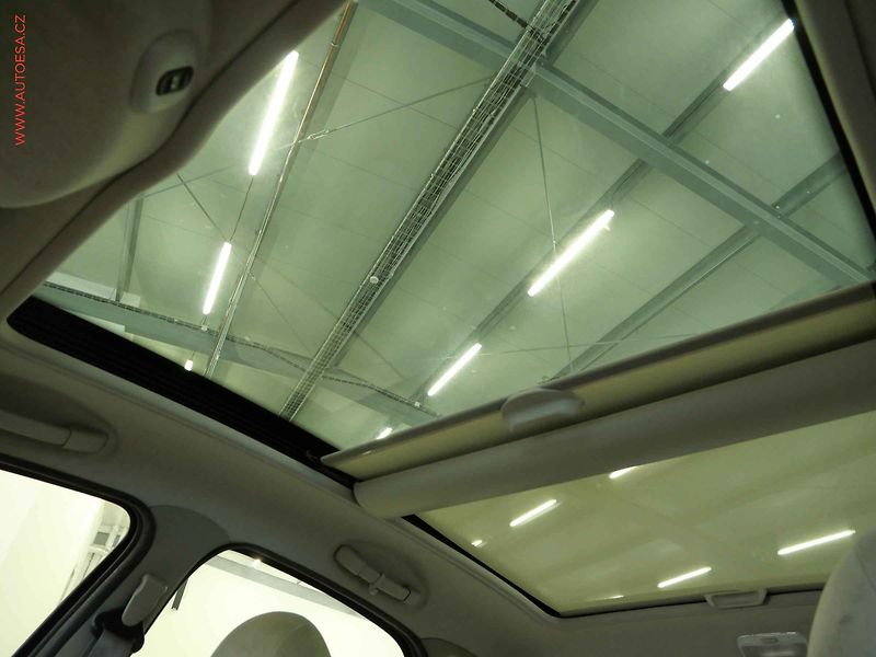 Citroën Xsara Picasso (2005) 1.8i, 1.maj, AC, panor - fotka 20 z 20