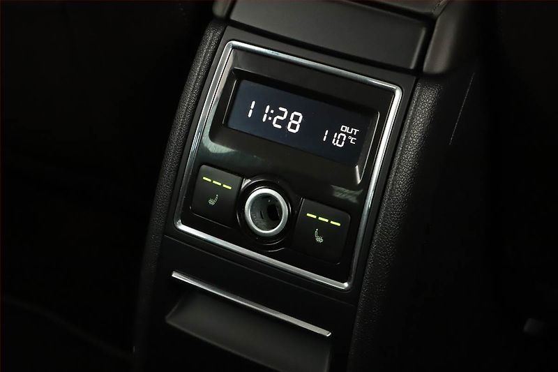 Škoda Superb (2014) Laurin&Klement 2.0 TDI, 4X4 - fotka 12 z 17