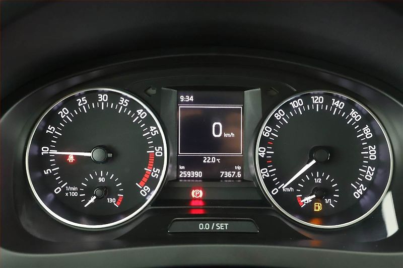 Škoda Rapid (2015) Spaceback 1.6 TDI, Xenony - fotka 11 z 16