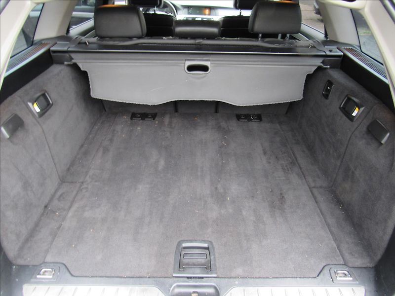 BMW Řada 5 3,0 d 530d xDrive - fotka 29 z 35