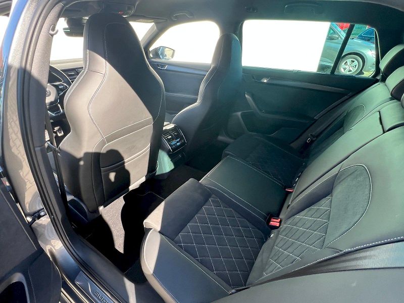 Škoda Superb (2024) kombi SportLine 2.0 TDI 147 kW - fotka 18 z 40