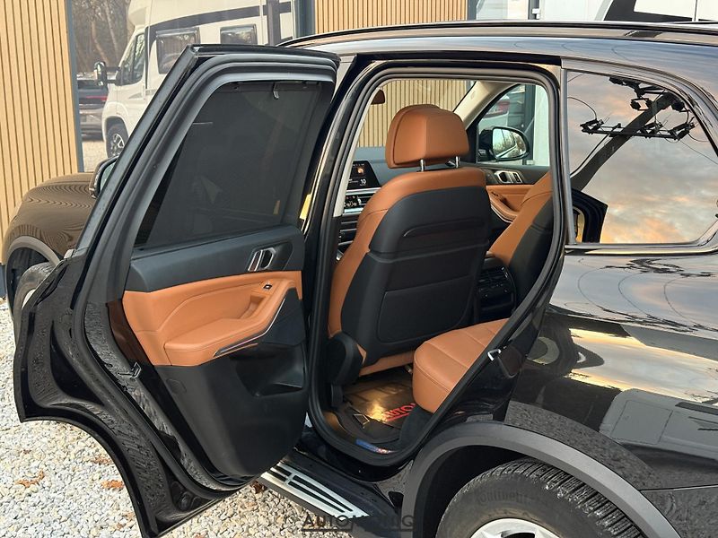 BMW X5 (2019) xDrive30d Panorama, Ambient - fotka 17 z 27