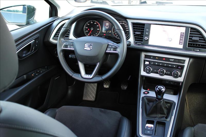 Seat Leon 1,8 TSi Xcellence FullLED, ACC - fotka 13 z 48