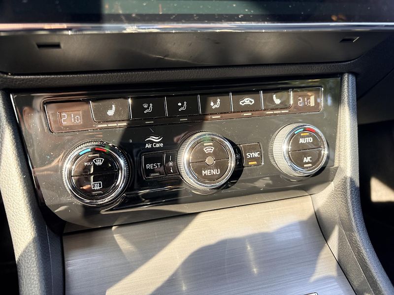 Škoda Superb 2.0TDI DSG MATRIX CANTON - fotka 30 z 59