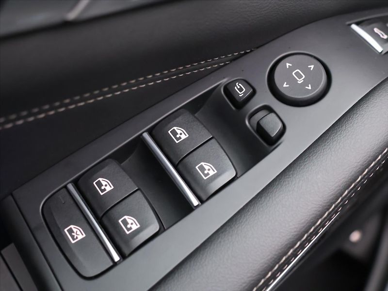 BMW X5 3,0 50e xDrive 230kW CZ DPH - fotka 16 z 38