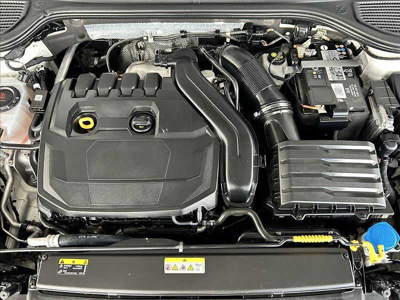 Volkswagen Golf 1,5   TSI,96kW,SERVISKA,LIFE - fotka 26 z 28
