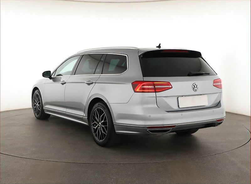 Volkswagen Passat (2019) 2.0 TDI, Automat, Kůže, Navi - fotka 4 z 20