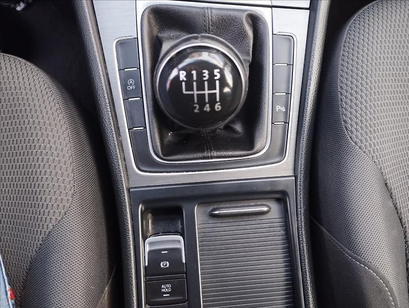 Volkswagen Golf 1,4 TSi 90KW - fotka 13 z 21