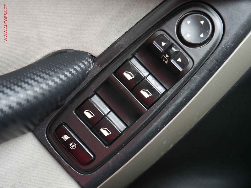 Citroën C4 Picasso (2007) 2.0HDi, AT, tempo, park.asist - fotka 11 z 17