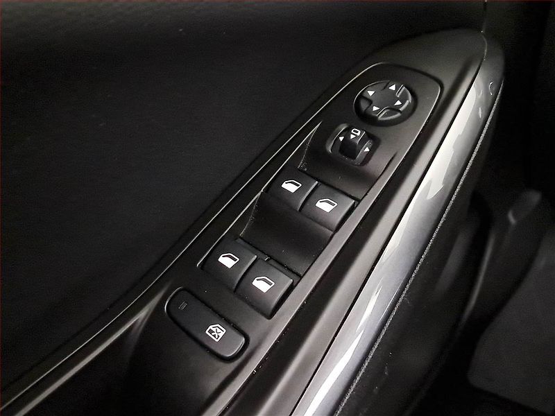 Opel Grandland X (2019) 1.6 Turbo, Automat, ČR,1.maj - fotka 17 z 17