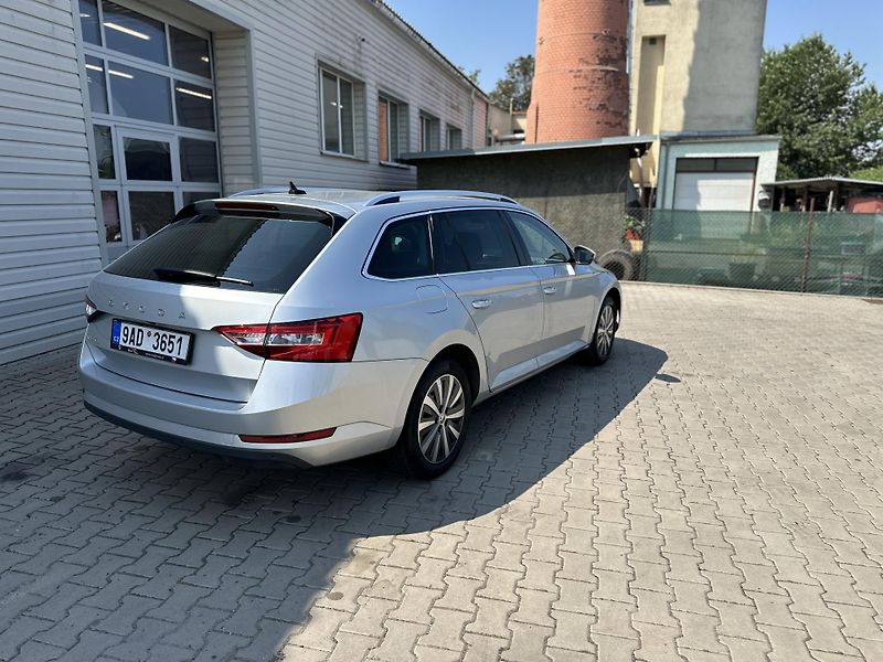 Škoda Superb 2.0TDi-110KW-DSG-DPH-STYLE-NAV - fotka 3 z 20