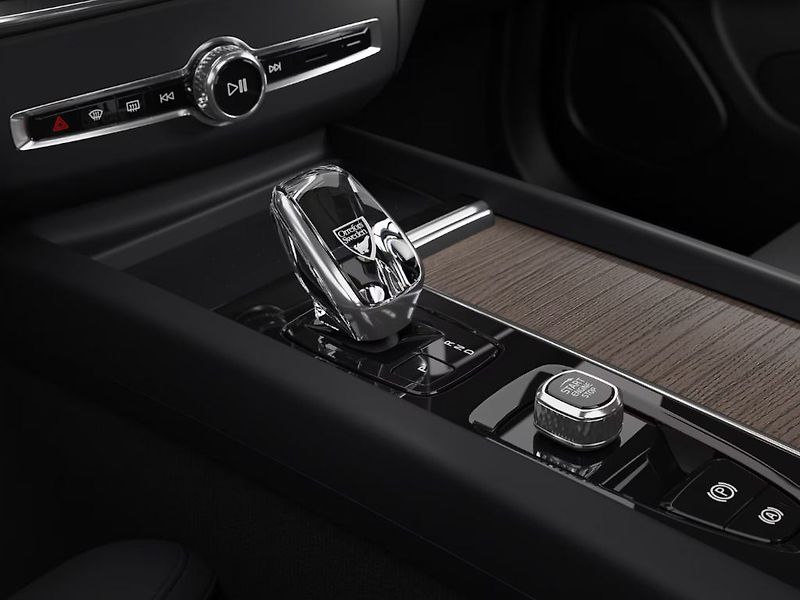 Volvo XC60 PLUS BRIGHT B5 AWD 184kW - fotka 9 z 11