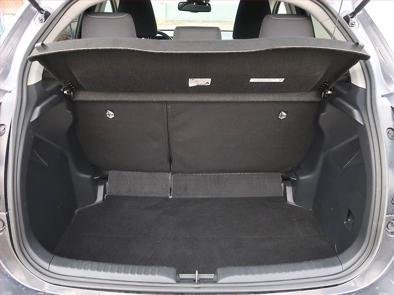 Toyota Yaris (2023) 1.5 VVT-i Hybrid, Automat - fotka 14 z 18