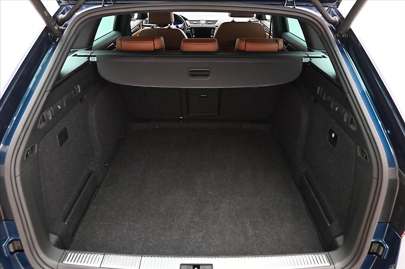 Škoda Superb 2,0 TSI 206kW L&K DSG 4x4 Záru - fotka 10 z 32