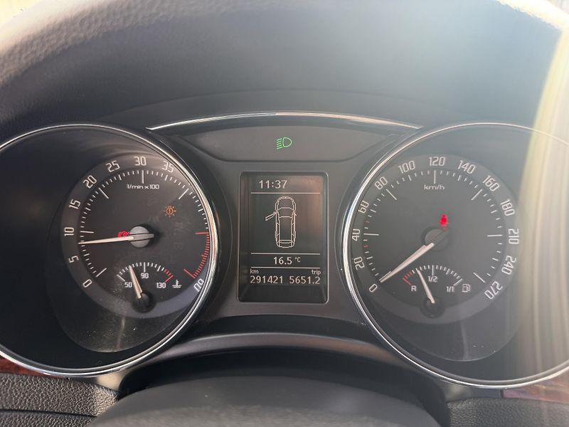 Škoda Superb 2.0TDi 170PS 6R 4x4 0% KOROZE! - fotka 153 z 157