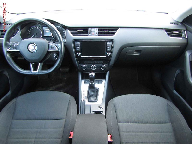 Škoda Octavia (2015) 2.0TDi, ČR, Elegance, DSG - fotka 8 z 19